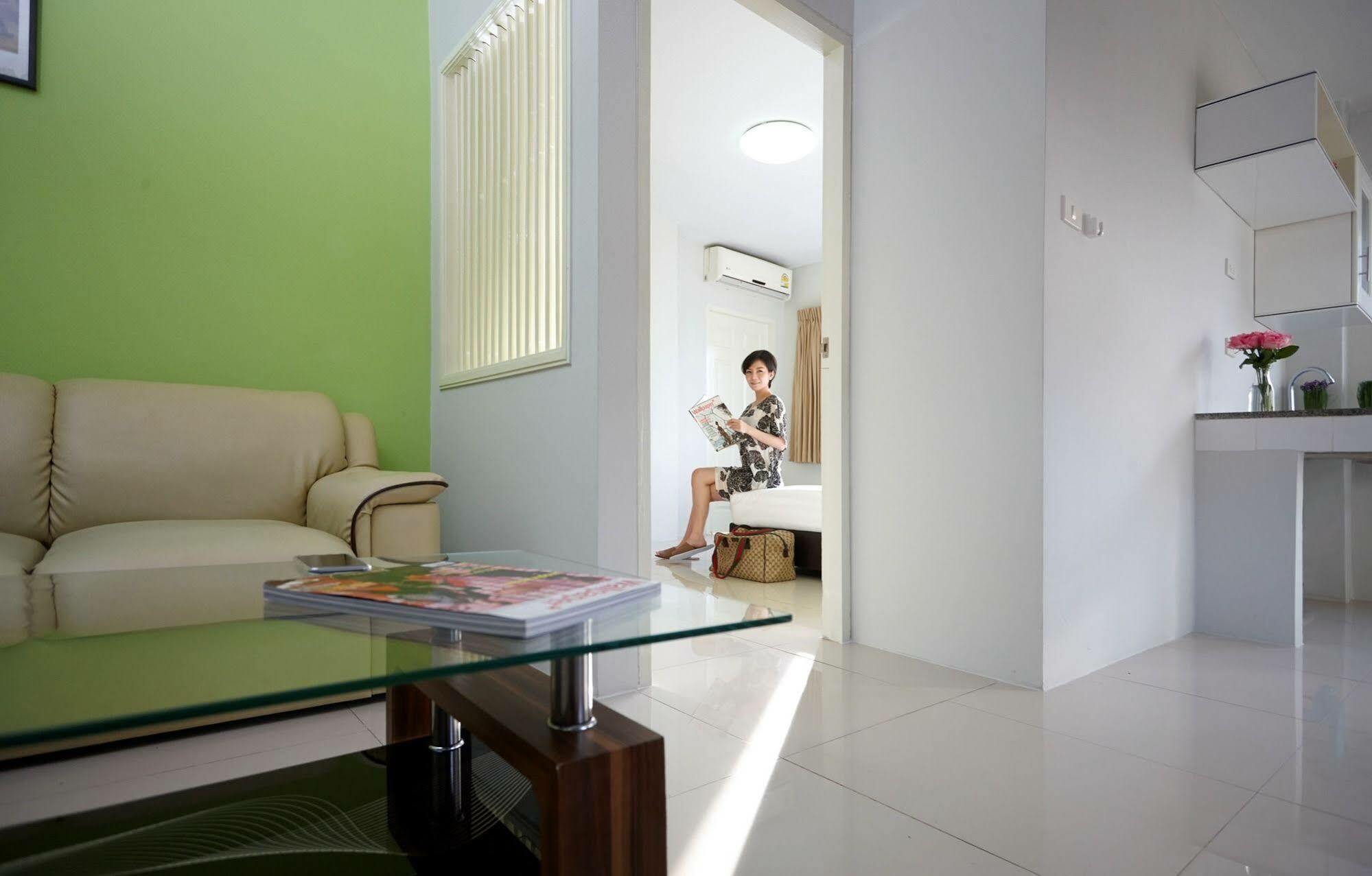 Praso Residence Bangkok Bagian luar foto